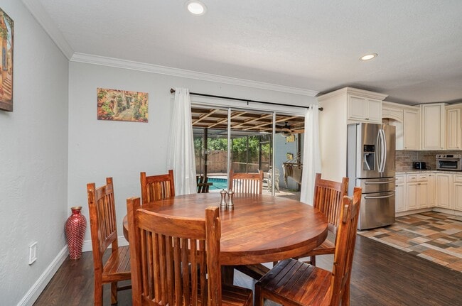 Photo - 305 Sharon Dr