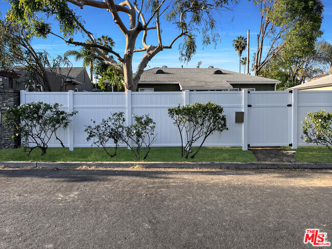 Building Photo - 15227 Valleyheart Dr Rental