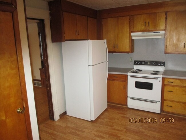 kitchen - 514 9th St N Unit 514