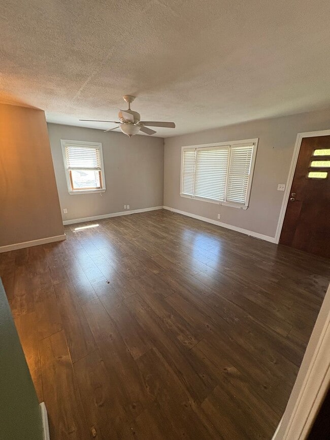 Photo - 3 bedroom 1 bathroom house for rent