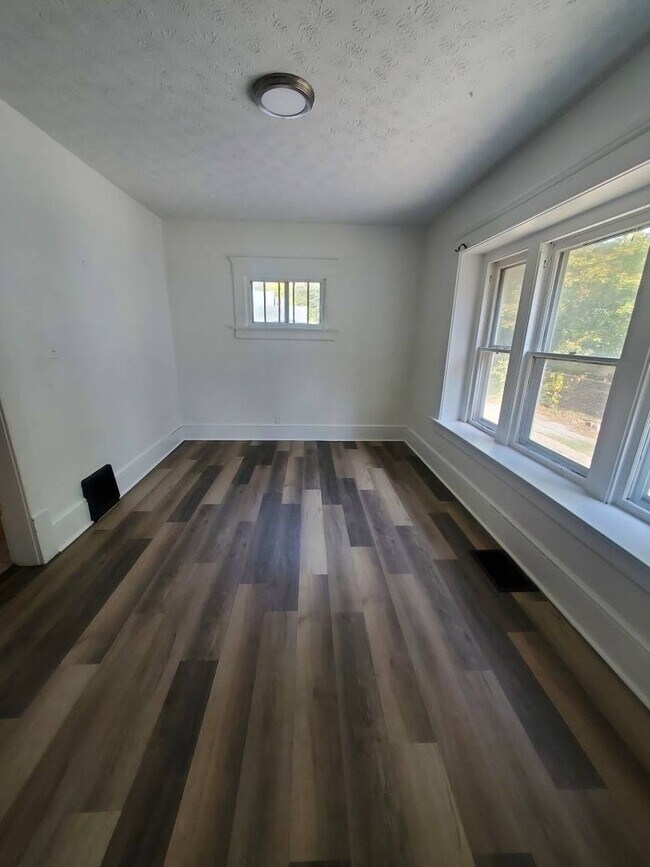 Photo - Charming 4-Bedroom Property in Prime Location