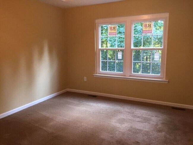 Photo - Spacious 3 Bedroom 3 Bath Home Located In ...
