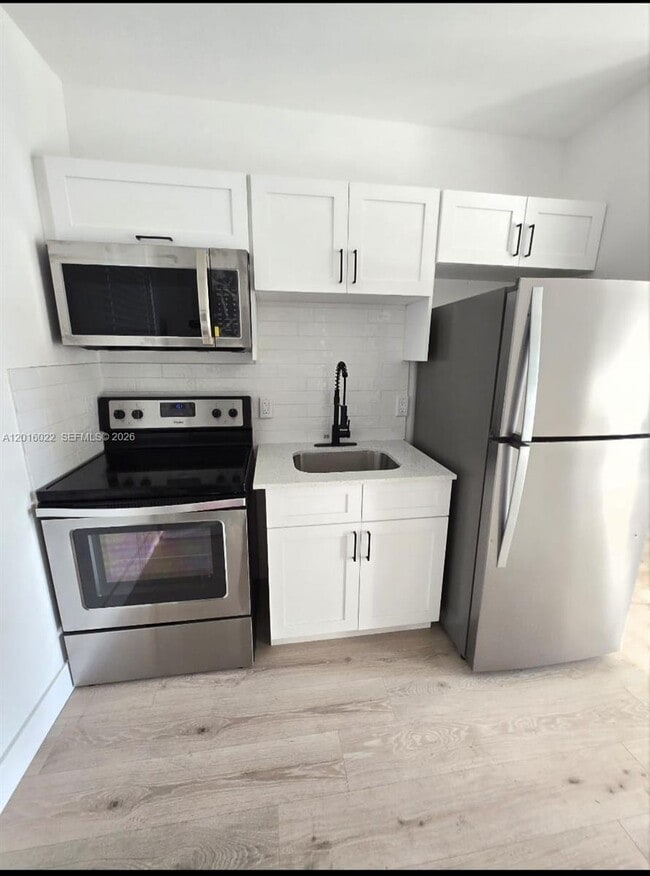Photo - 801 NW 75th St