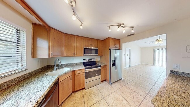 Photo - 1br /1bath Condo With Den Available Now In Boca Raton!  **Water & Cable Included**