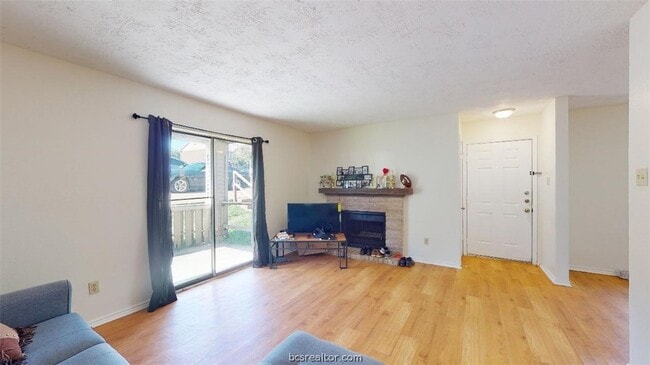 1005 Spring Loop Unit D