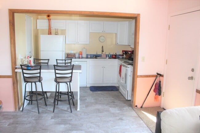 Photo - 1200 T A Riordan