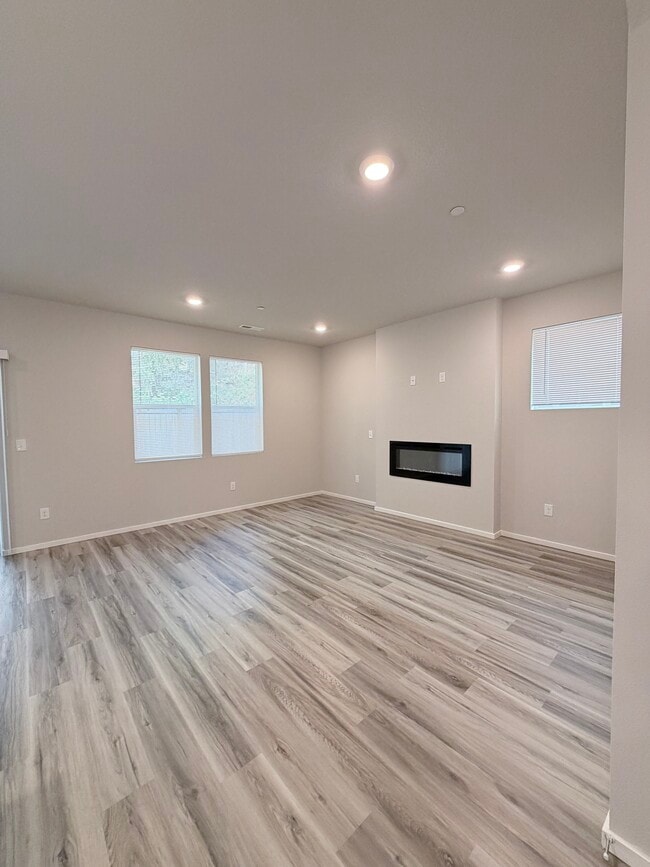 Photo - 9452 N Chestnut Ct