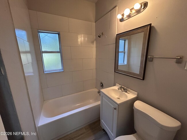 Photo - 1648 Loyola Dr N