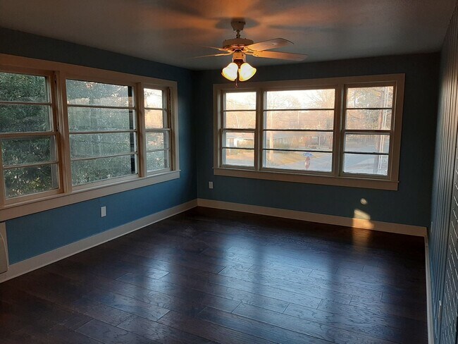 Photo - 609 N Oak St