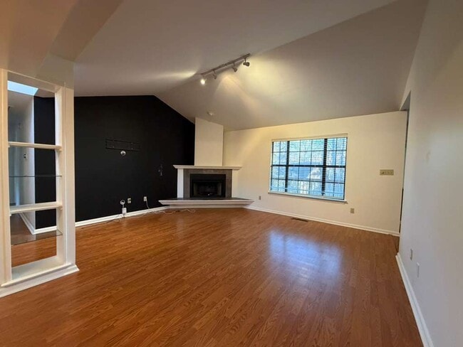 Photo - 11409 Hickory Hill Rd