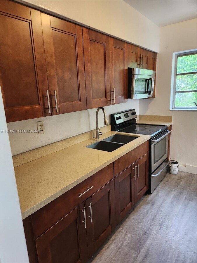 Photo - 5601 Polk St Unit 2