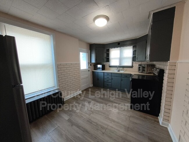 Photo - 226 E Ettwein St