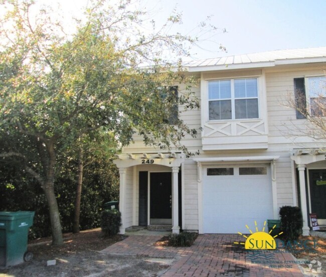 Building Photo - Lovely 3 Bedroom End-Unit Townhouse in Destin