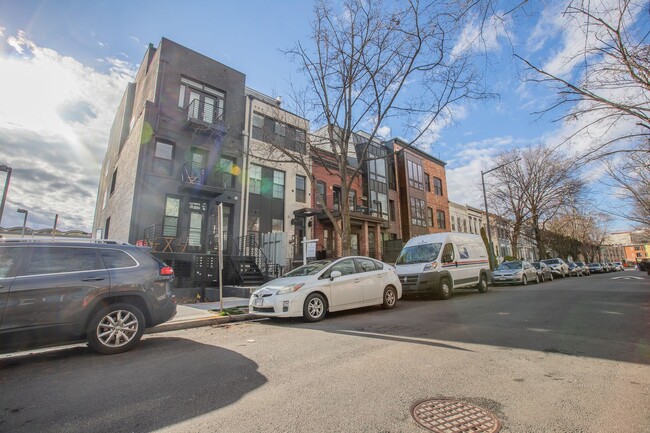 Amazing Studio Condo in Adams Morgan! - Amazing Studio Condo in Adams Morgan!