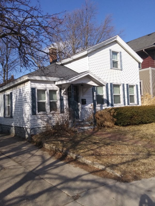 Photo - 725 Fulton St E