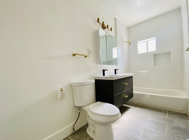 Photo - 1478 W Vernon Ave