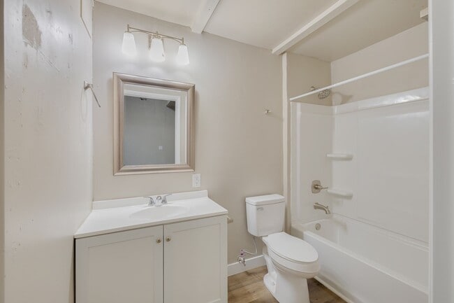 Building Photo - 1209 N Main St Unit 1209 B