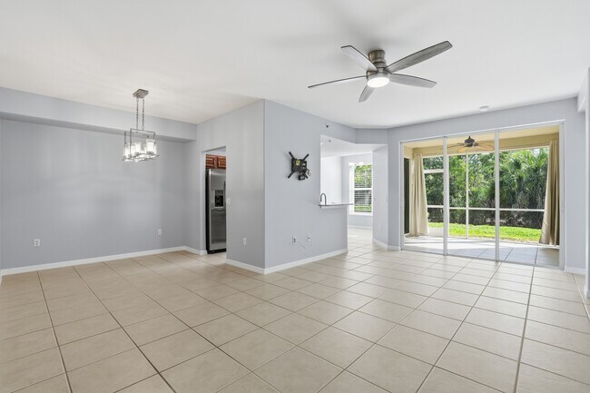 Photo - 1375 Henley St Unidad Apt 403