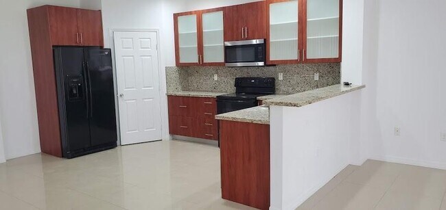 Photo - 410 SW 9th St Unit #410