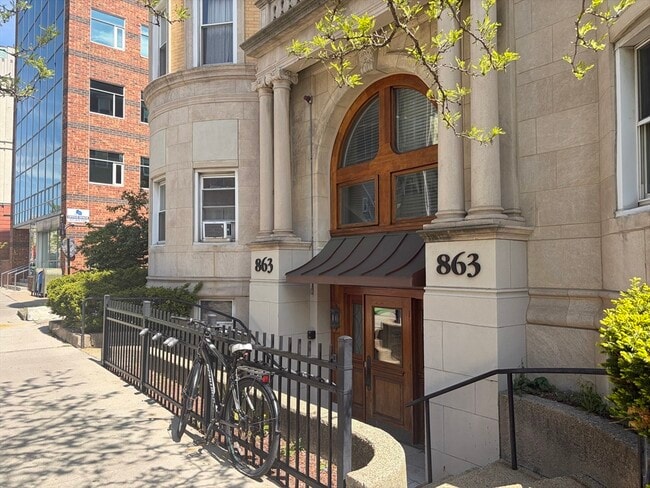 Building Photo - 863 Massachusetts Ave Unit 36