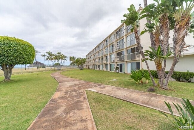 Building Photo - Beachfront Condo in Makaha Surfside Unit APT B121