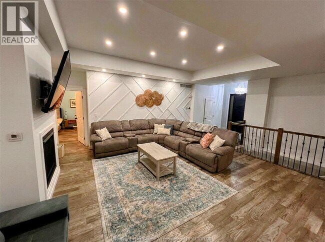 Photo - 155 Gloucester Dr