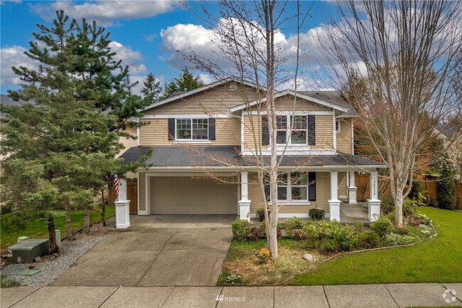 Building Photo - Spacious 5-Bedroom Home with Backyard Oasi...
