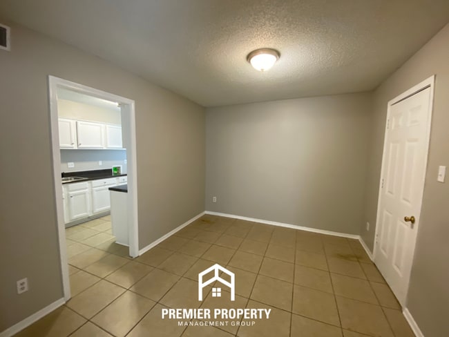 Photo - Spacious 3BR/2BA Home with Open Kitchen & Fenced Yard in Memphis