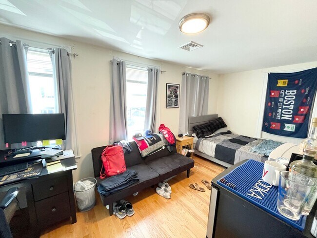 Photo - Beautiful 6 Bed Condo Style Apartment Available 9/1/26