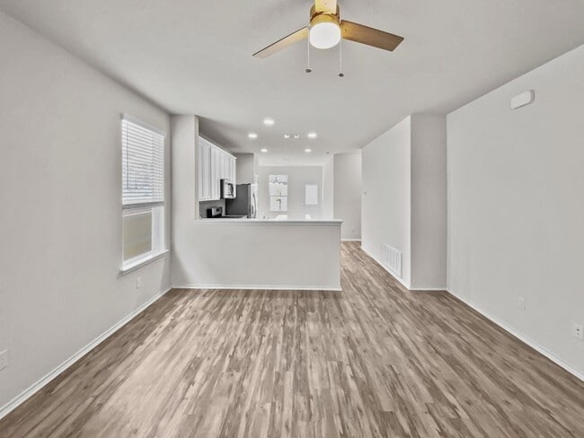 Photo - 595 Eves Necklace Dr.