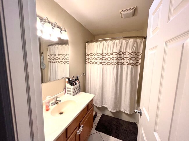 Photo - 10625 Porter St