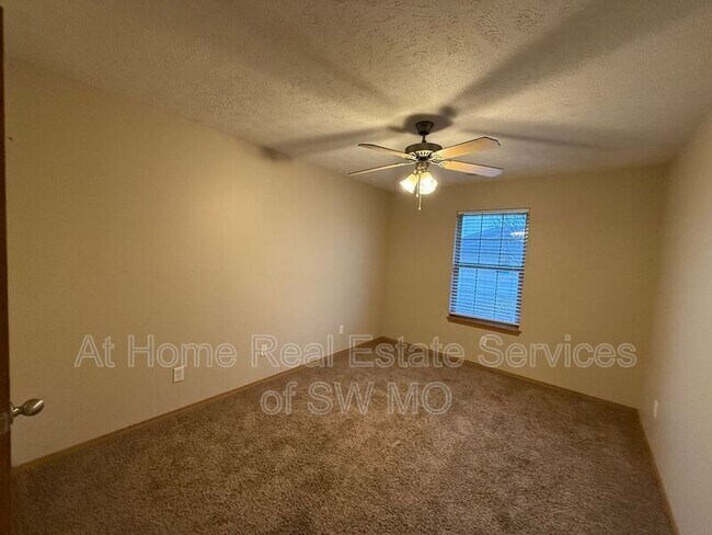 Photo - 1171 N Northwood Ave