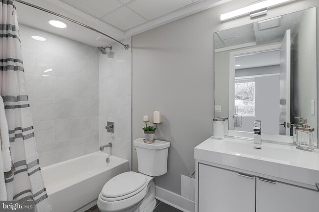 Photo - 1952 Bryn Mawr Ave