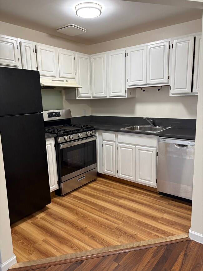 Photo - 2028 Bergen St Unidad 2