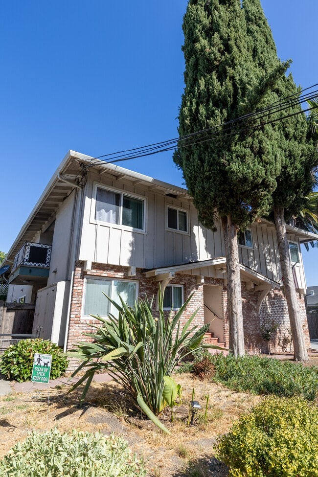 Photo - 260 Chiquita Ave Apartments