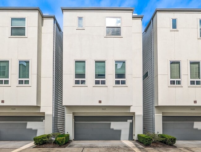 Building Photo - 3117 Leeland St Rental