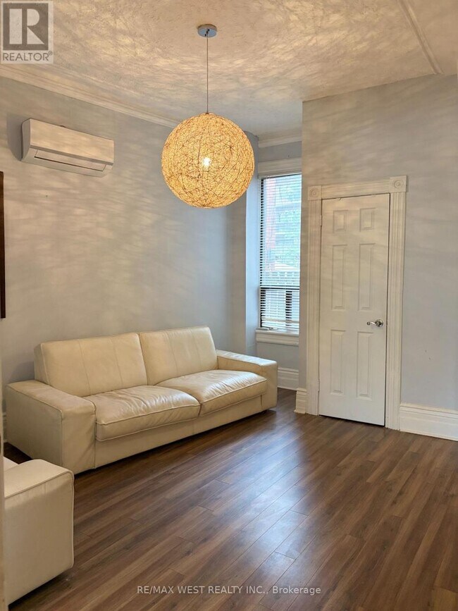 Photo - 108 Springhurst Ave
