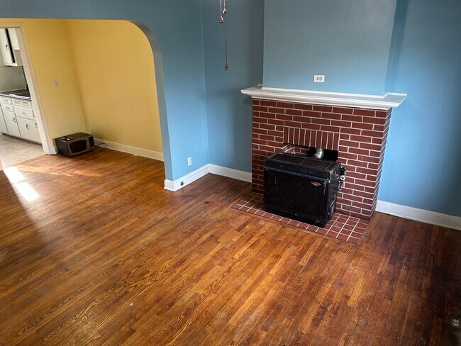 Front Living Room - 105 Forest Ave Unit Apt B