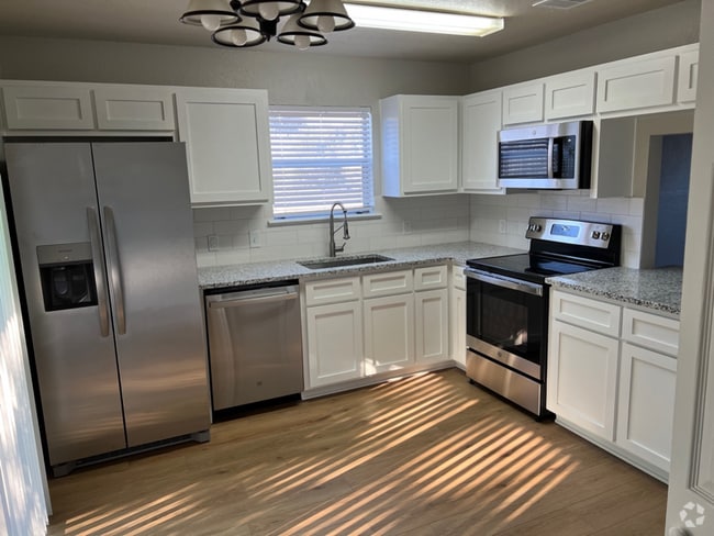 Building Photo - 2502 American Dr Unit B Rental