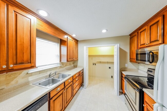 Photo - 2218 Cecille Dr SW