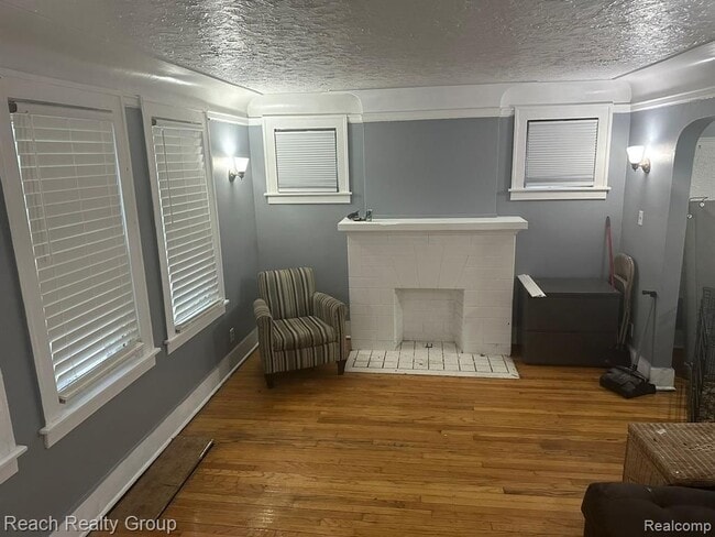 Photo - 21662 Bennett St