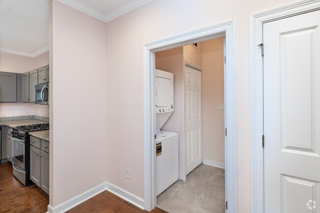 2BR, 1BA - 1,300SF - Laundry - Conti Bienville Apartments