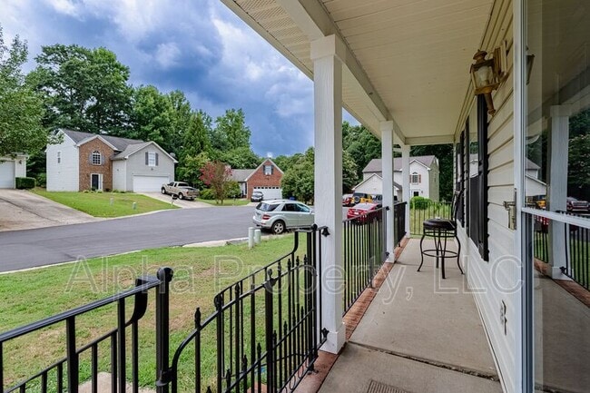 Photo - 736 Bent Hollow Ct