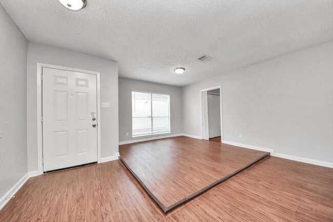 Photo - 16714 Britford