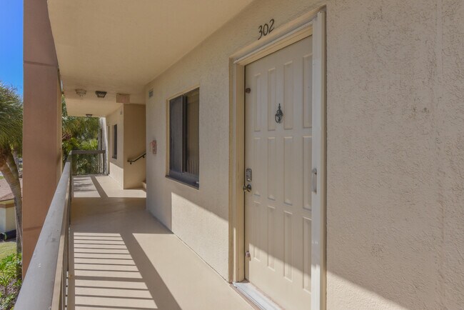 Photo - 901 Seafarer Cir Unit 302