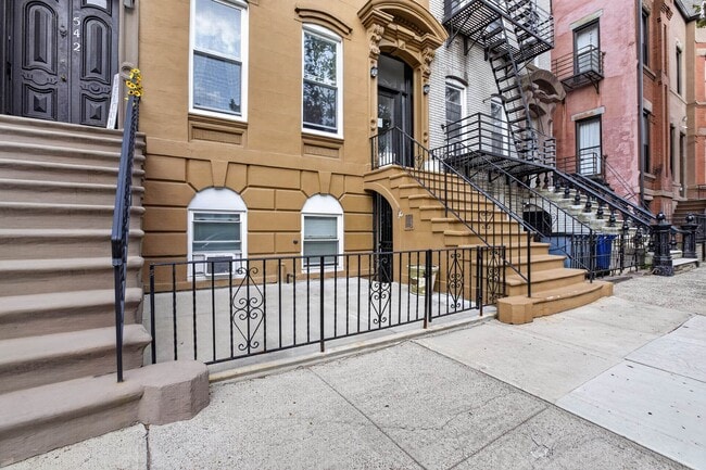 Photo - 540 Bramhall Ave