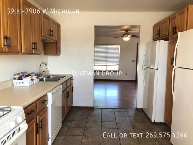Photo - 3900-3906 W Michigan-