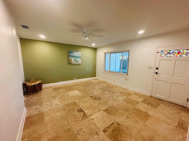 Photo - 640 Oak St