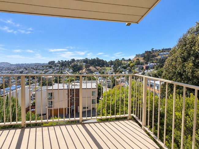 2031 Castro St Unit 12