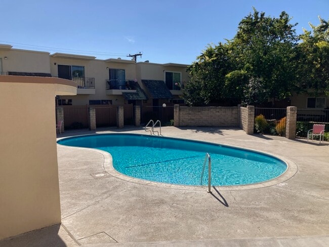 Terrific pool for summer - right outside your door - 138 S Bryn Mawr St Unit 30